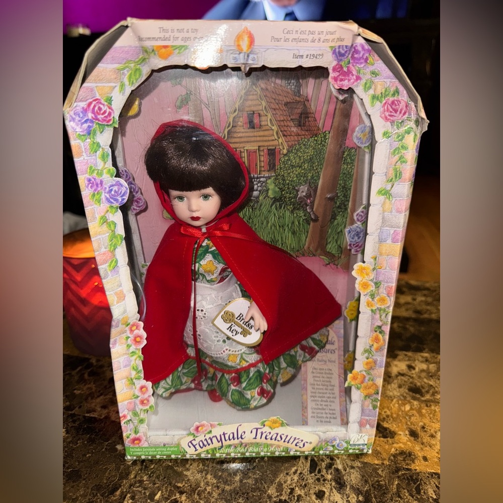 🧺 Vintage Fairytale Treasures Little Red Riding Hood Porcelain Doll 1999